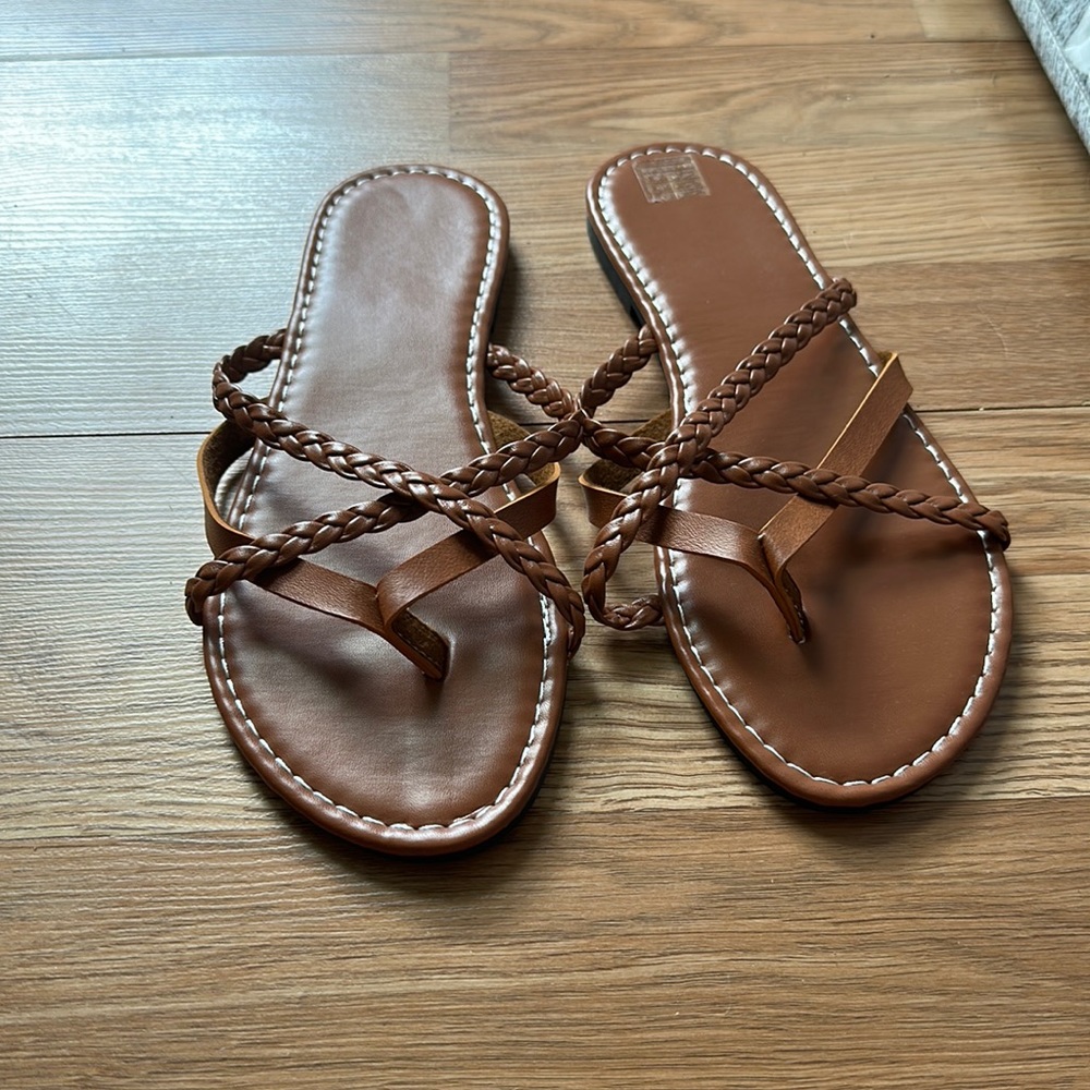 Women’s sandals size 7